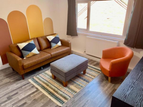 M4M Rooms- NG7 6PD Room 1